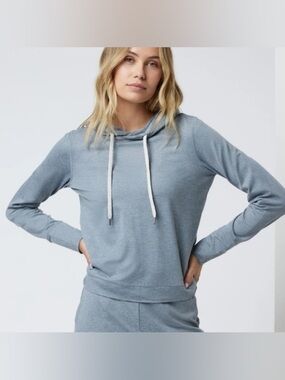 Vuori Women's Halo Essential Hoodie